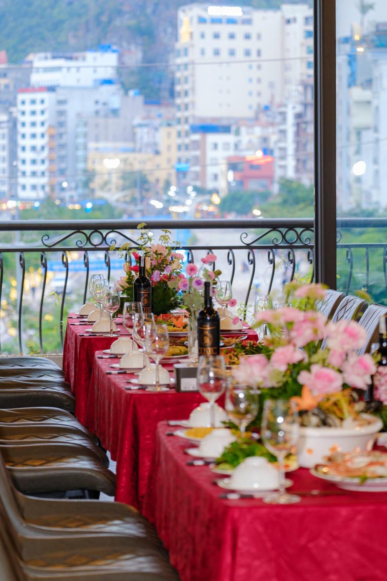 Roza Palace Cat Ba Chan Chau Екстериор снимка