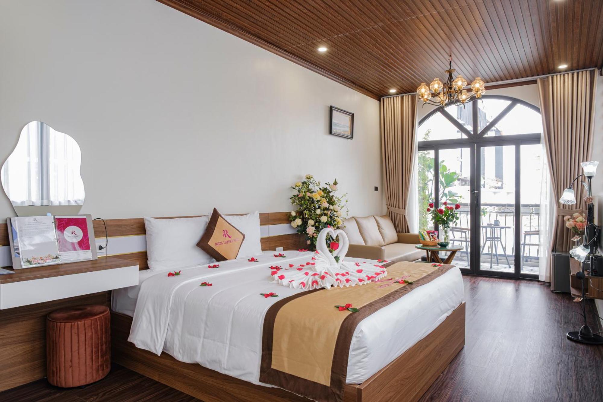 Roza Palace Cat Ba Chan Chau Екстериор снимка